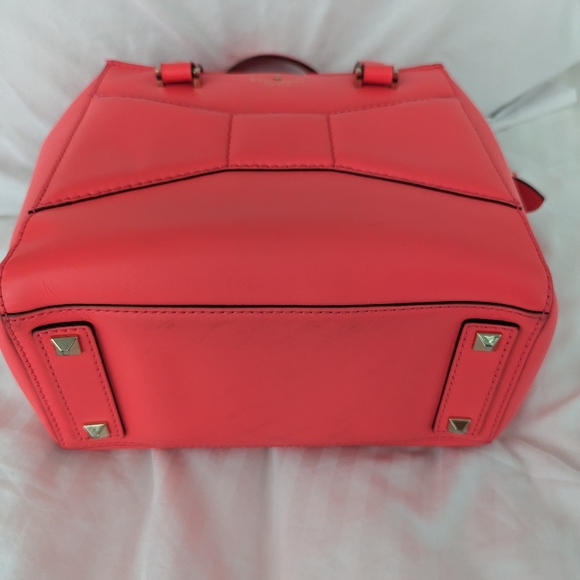 Kate Spade bow tote 🩷🖤 Limited time 60$ 🖤🩷 - Picture 7 of 12